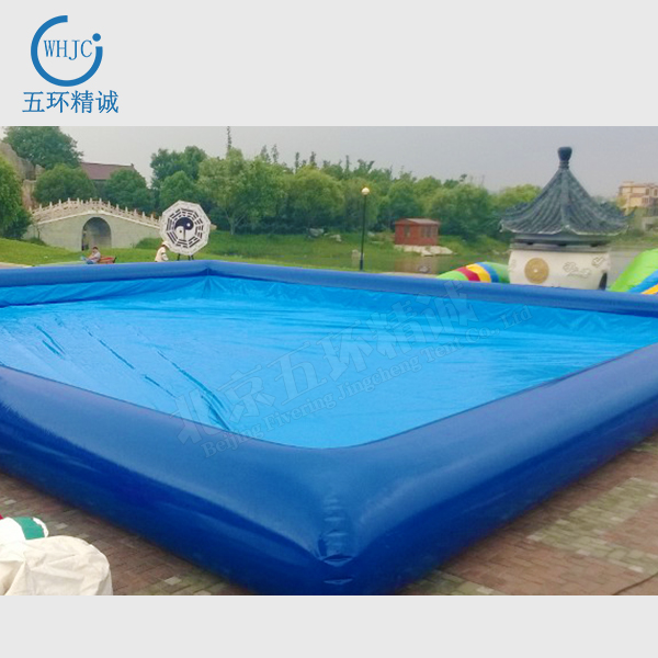 Large inflatable swimming pool